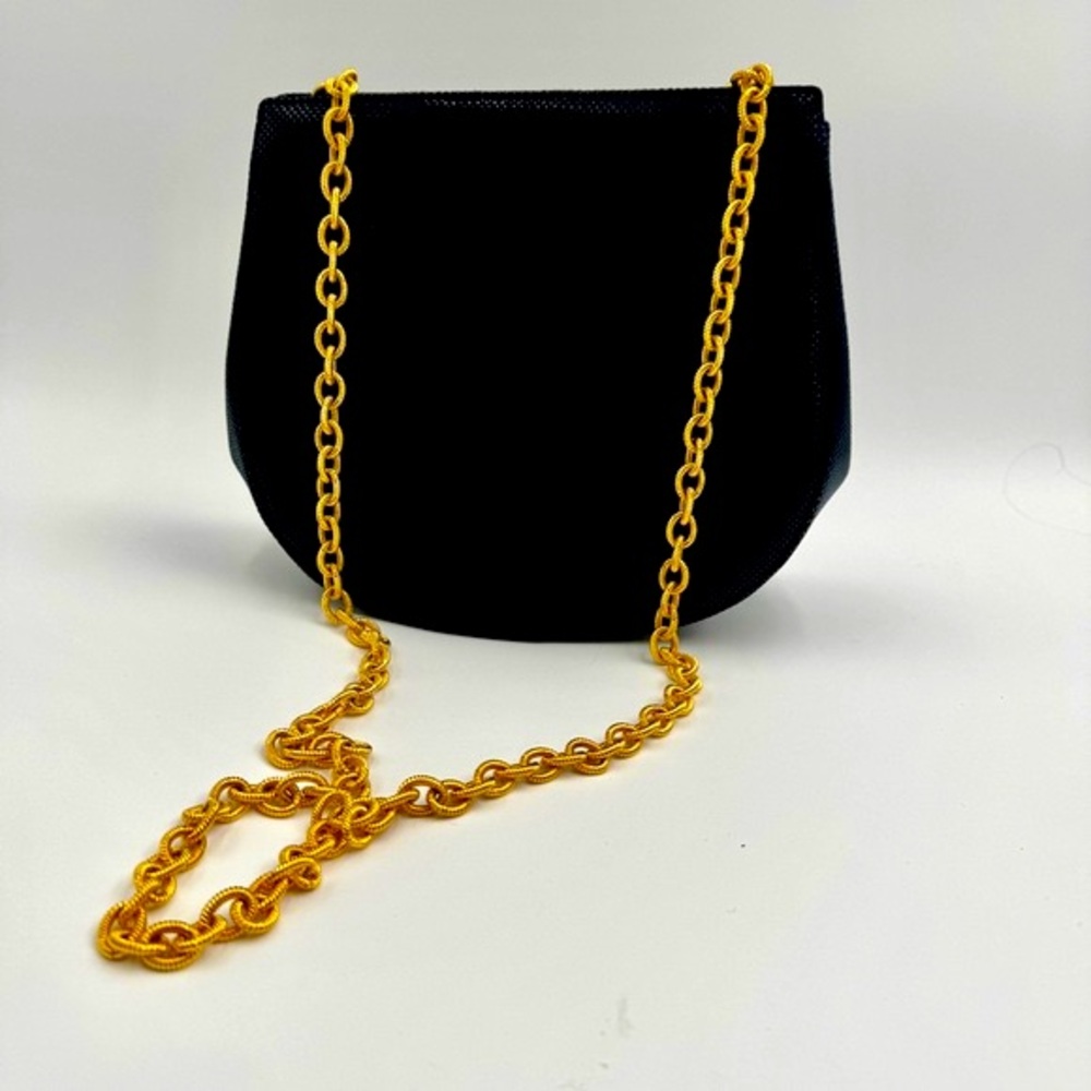 Salvatore Ferragamo handbag preowned but never used. Very good condition.